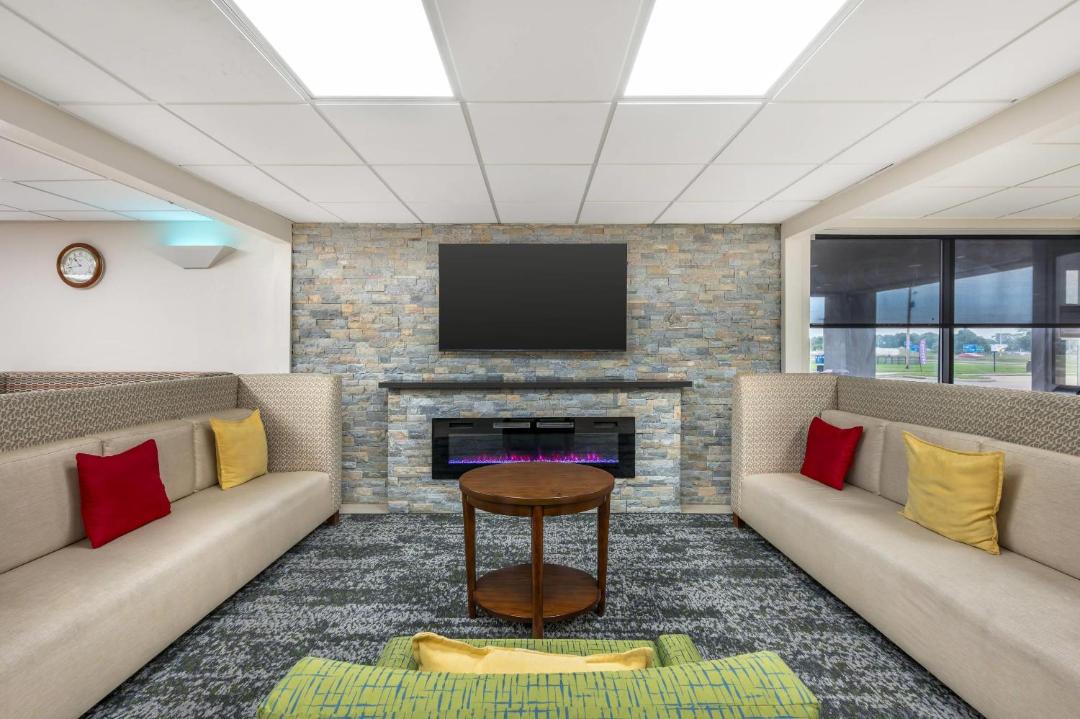 Photo of Livingroom in Champaign