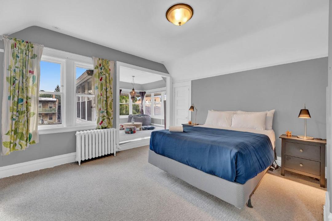 Photo of Bedroom in Andersonville