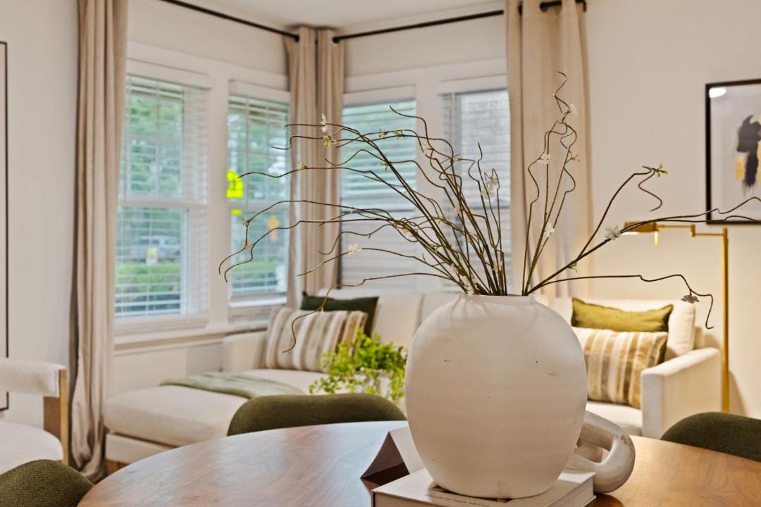 Photo of Livingroom in Evanston