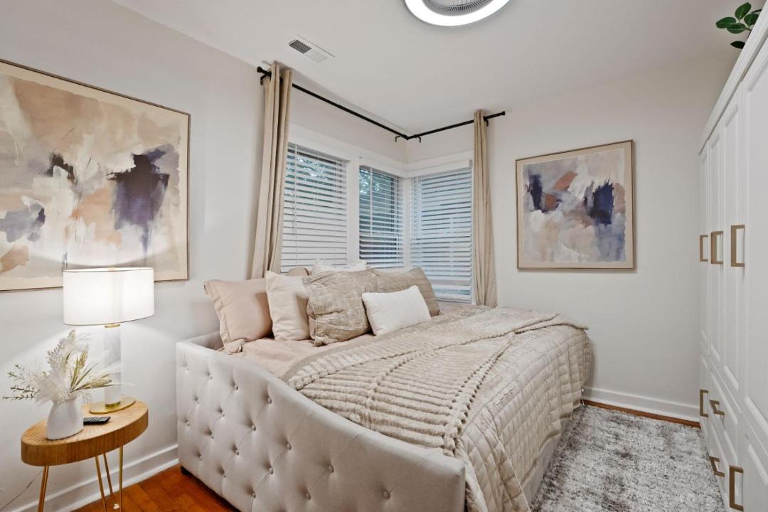 Photo of Bedroom in Evanston