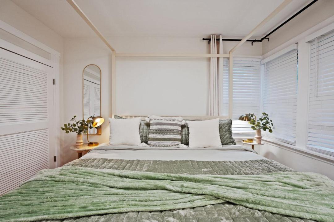 Photo of Bedroom in Evanston