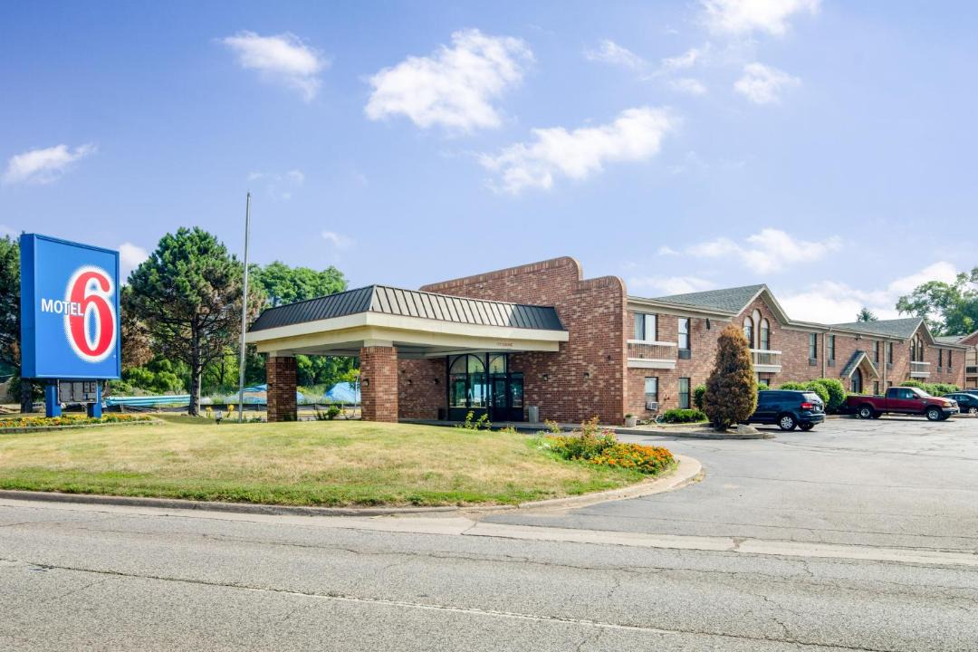 Photo of Buildings in Waukegan