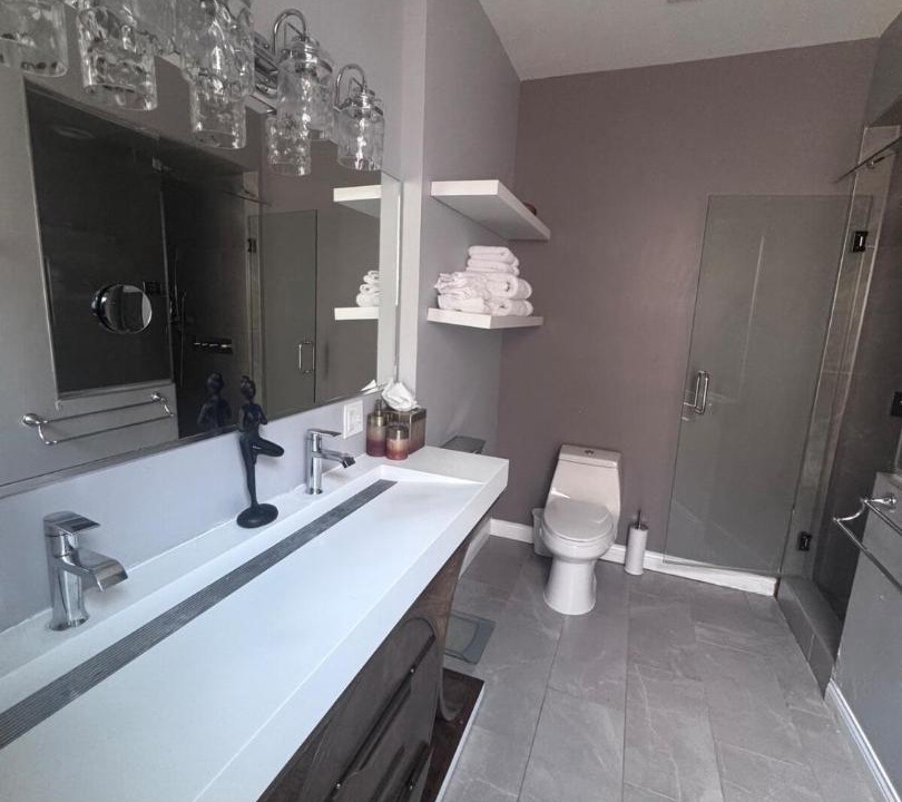 Photo of Bathroom in Grand Boulevard