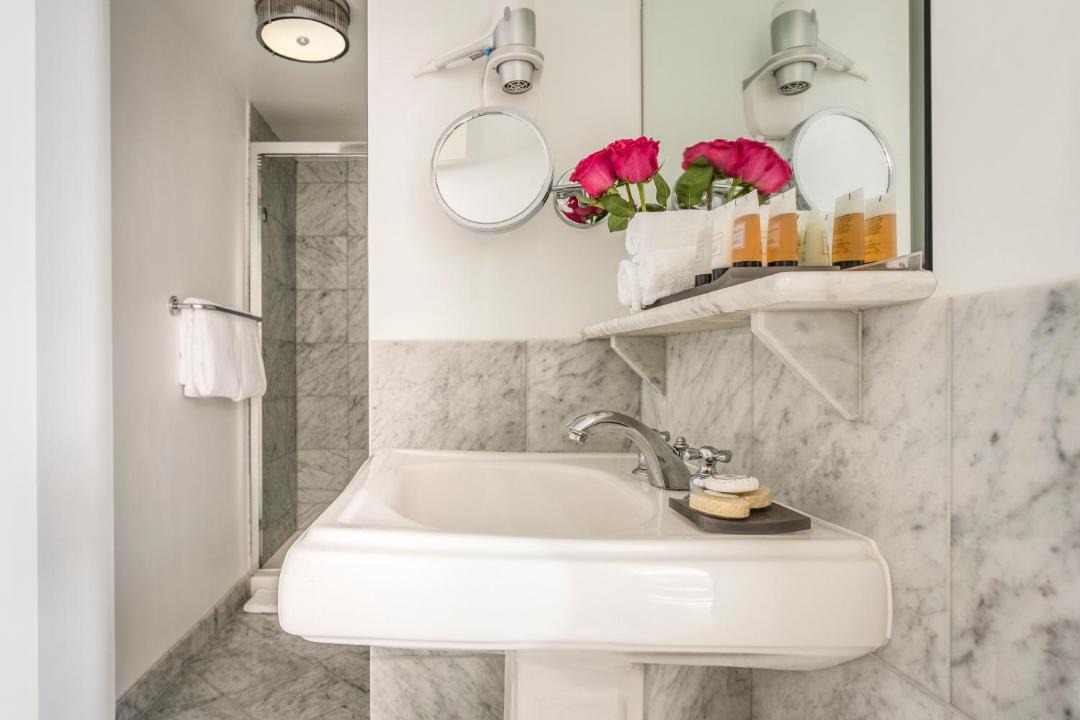 Photo of Bathroom in Streeterville