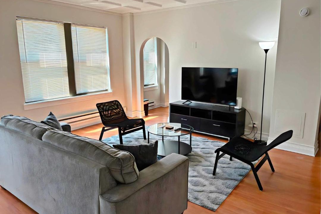 Photo of Livingroom in Near North Side