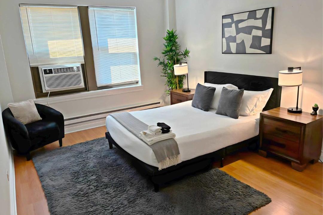 Photo of Bedroom in Near North Side