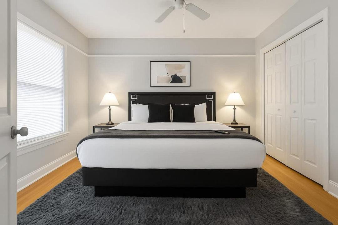Photo of Bedroom in Rogers Park