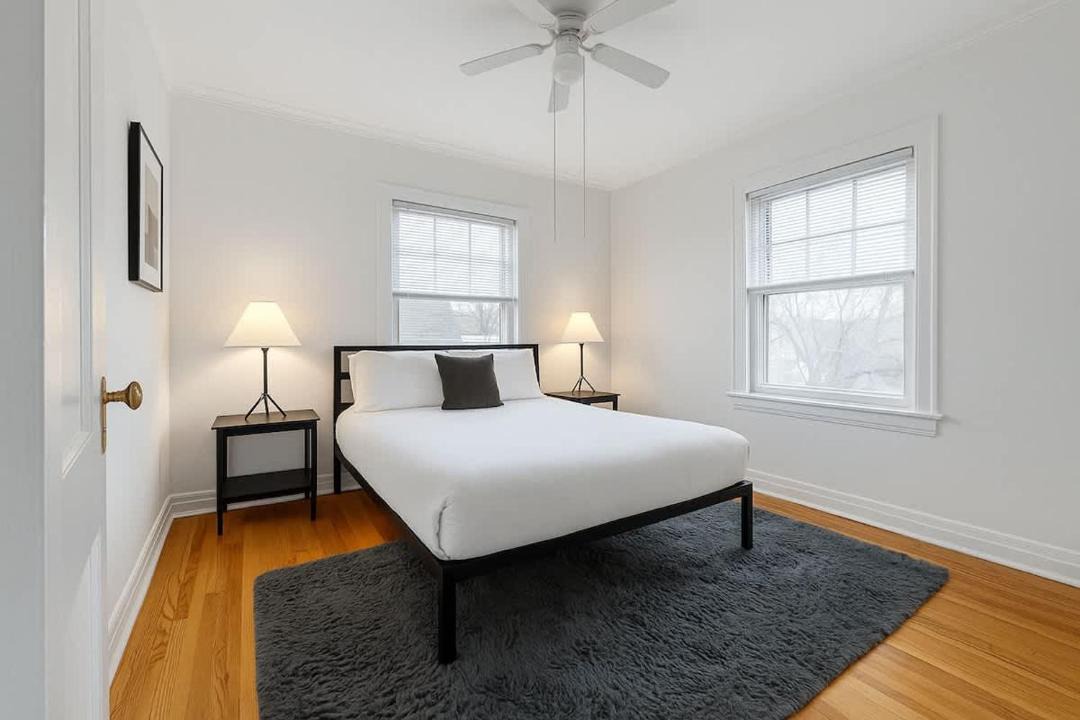 Photo of Bedroom in Rogers Park