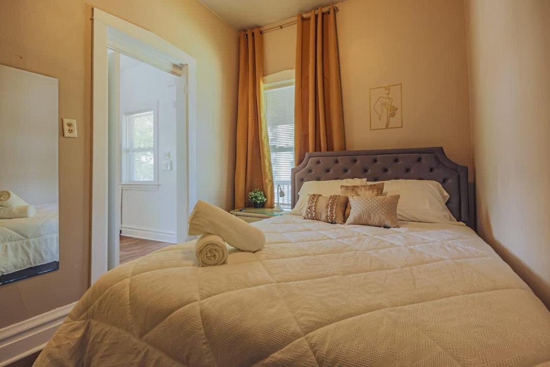 Photo of Bedroom in Forest Park
