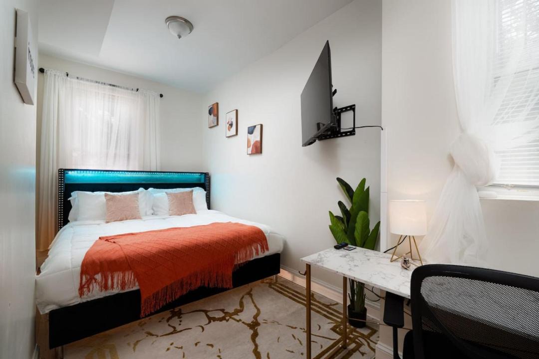 Photo of Bedroom in East Garfield Park