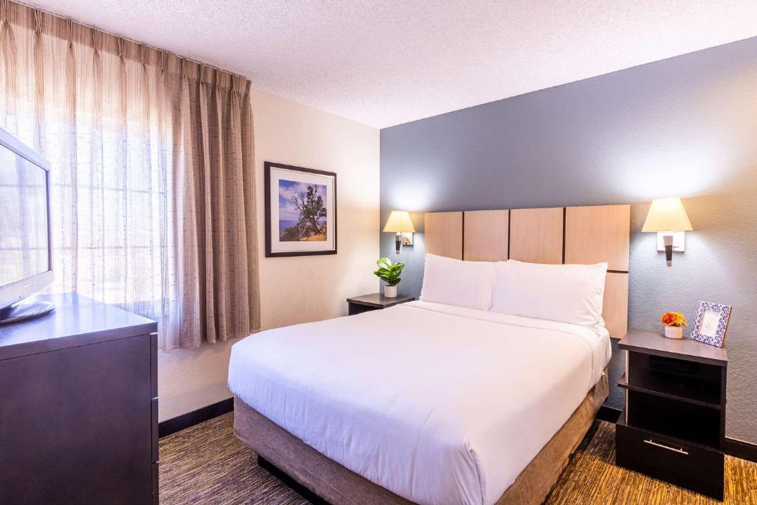 Photo of Bedroom in Lansing