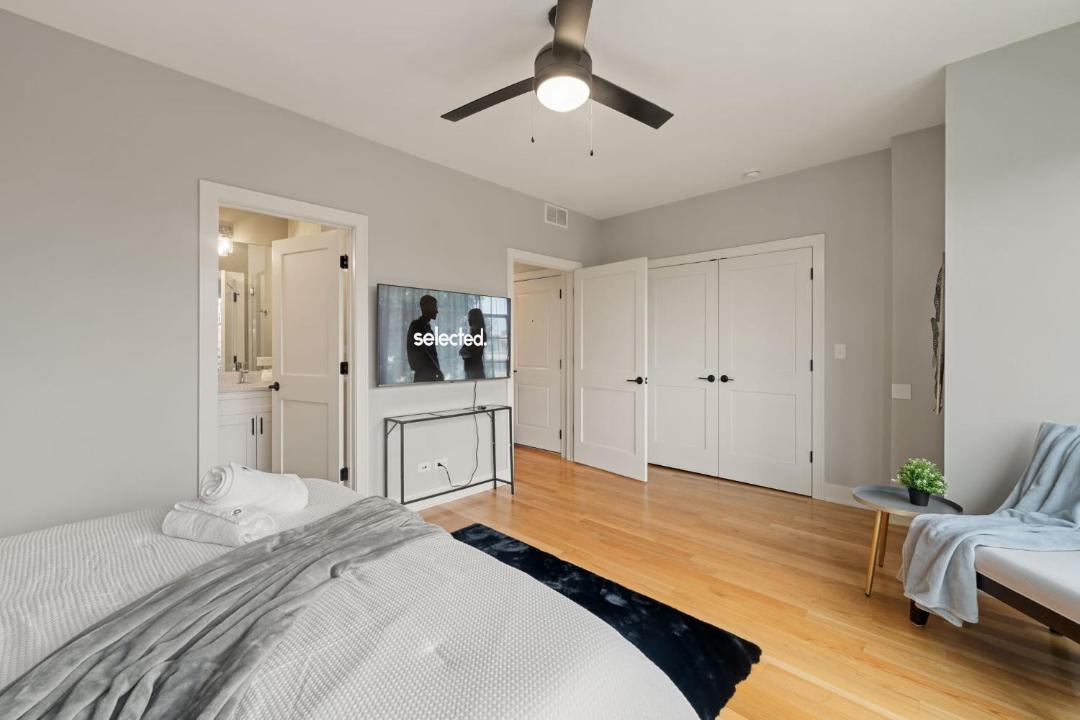 Photo of Bedroom in Heart of Chicago