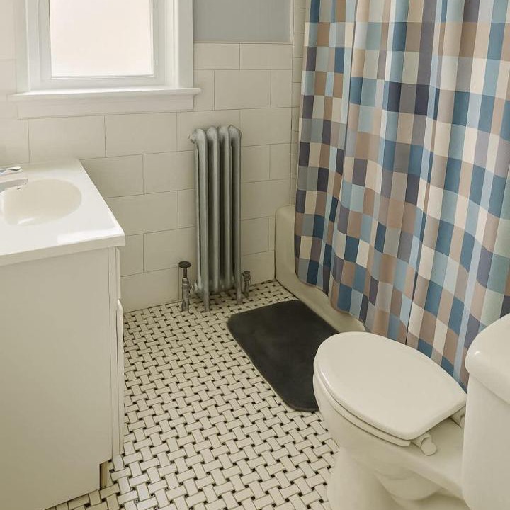 Photo of Bathroom in Cragin