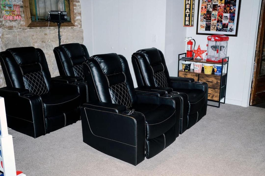Photo of Livingroom in Old Town Triangle