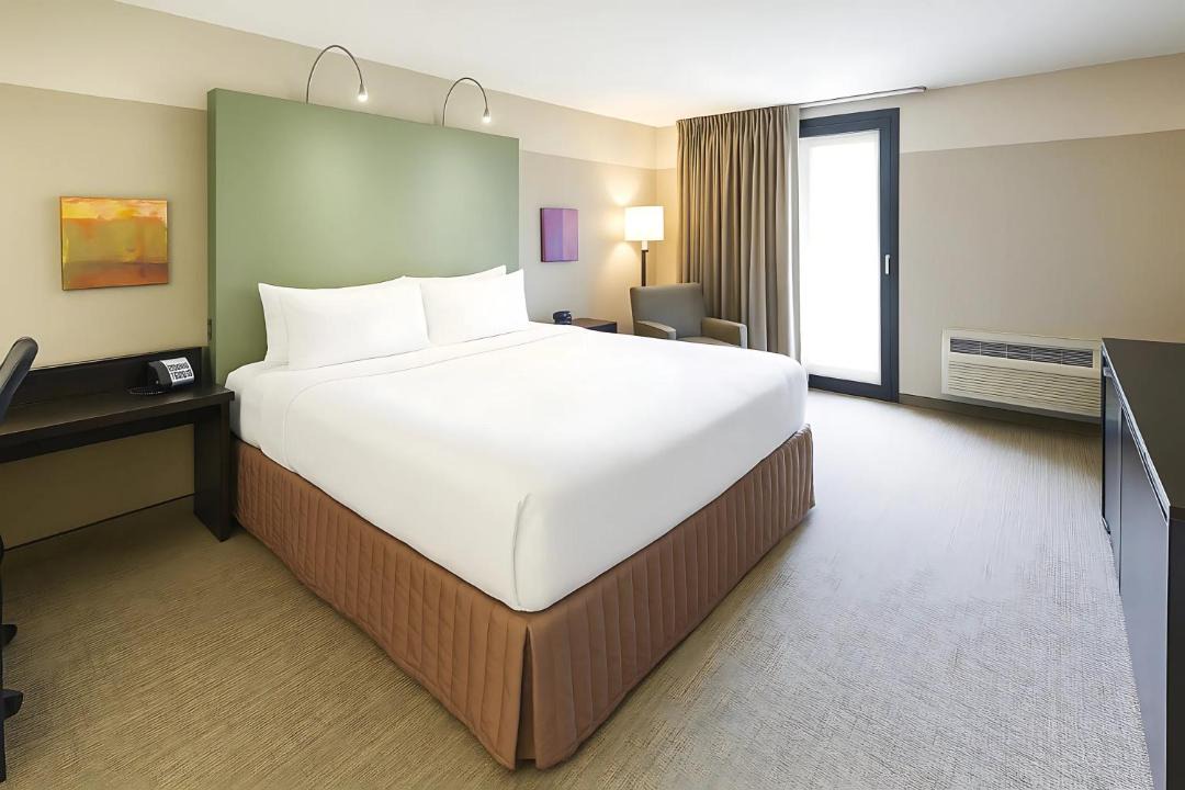 Photo of Bedroom in Greektown