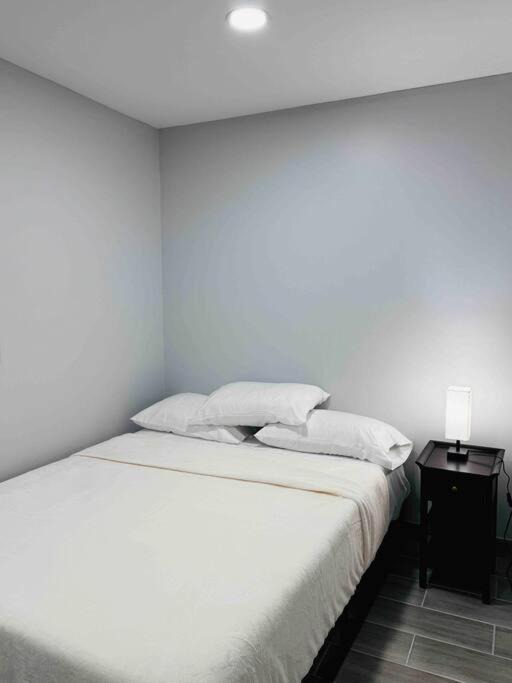 Photo of Bedroom in Des Plaines