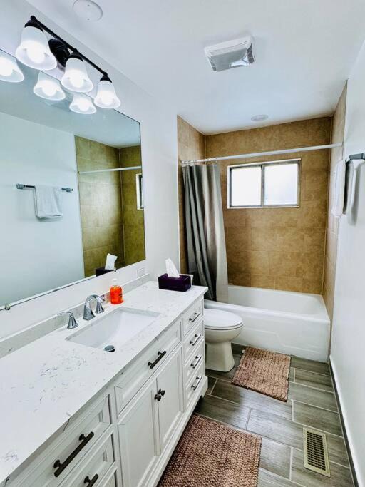 Photo of Bathroom in Des Plaines