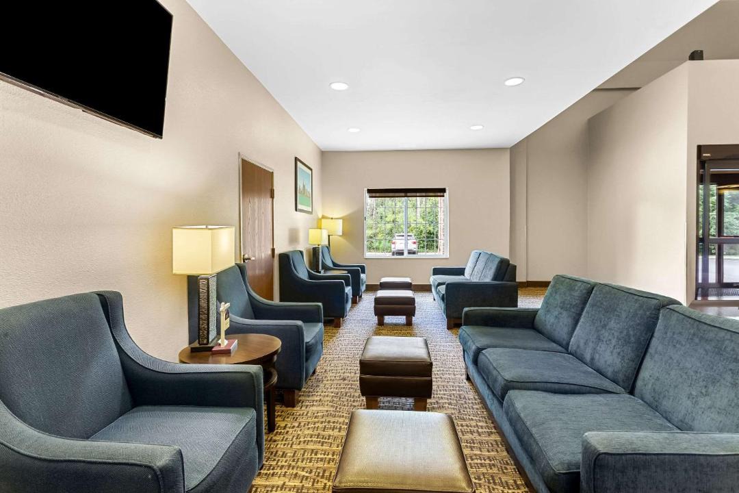 Photo of Livingroom in Grayslake