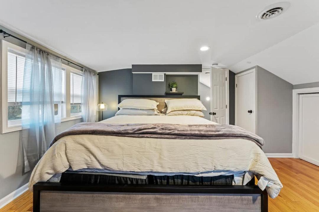 Photo of Bedroom in Gages Lake