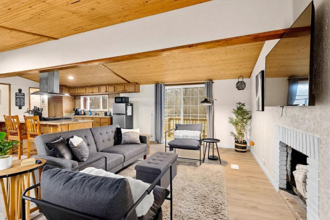 Photo of Livingroom in Creve Coeur