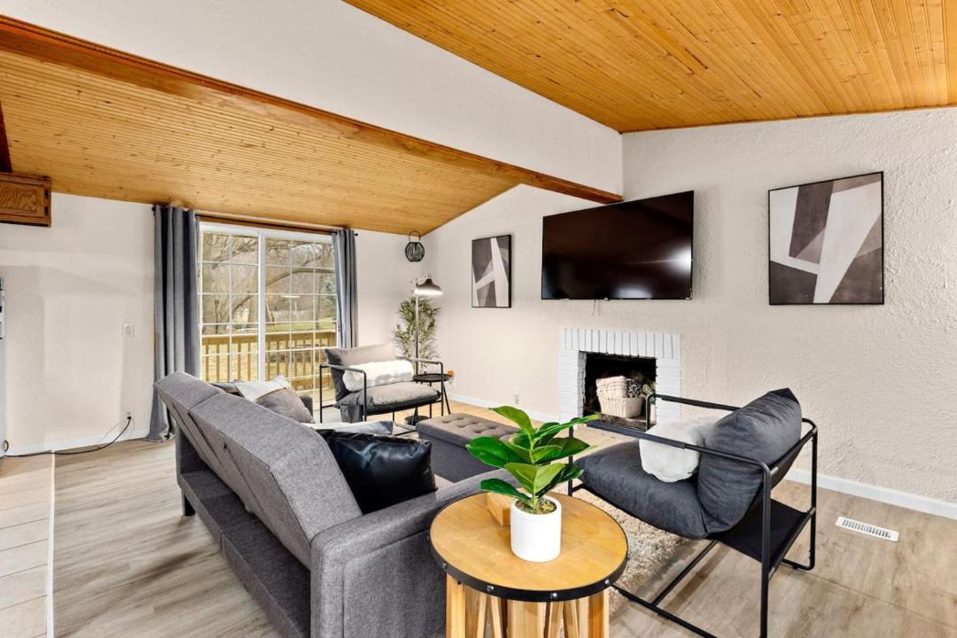 Photo of Livingroom in Creve Coeur