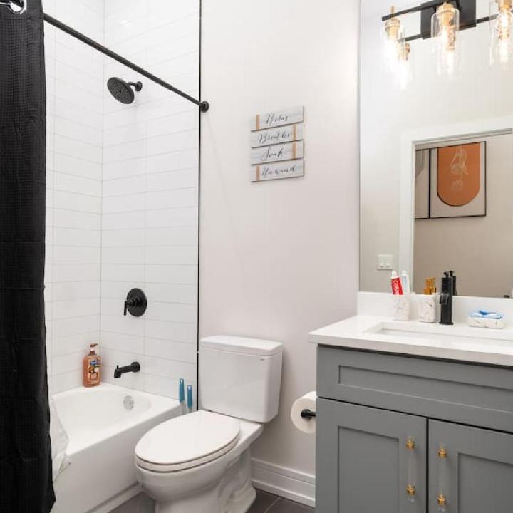 Photo of Bathroom in Bronzeville