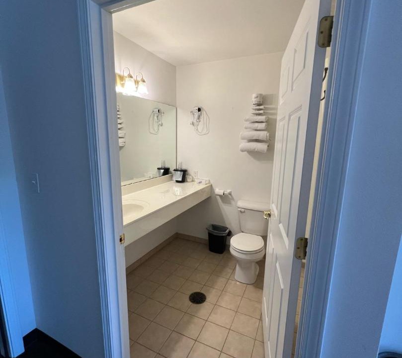 Photo of Bathroom in Red Bud