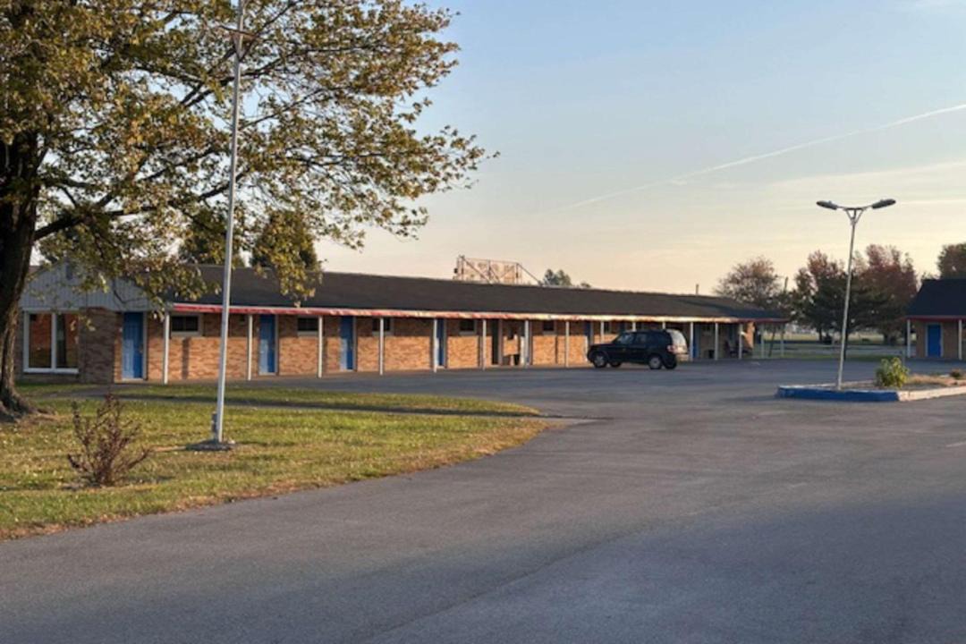 Photo of Buildings in Flora