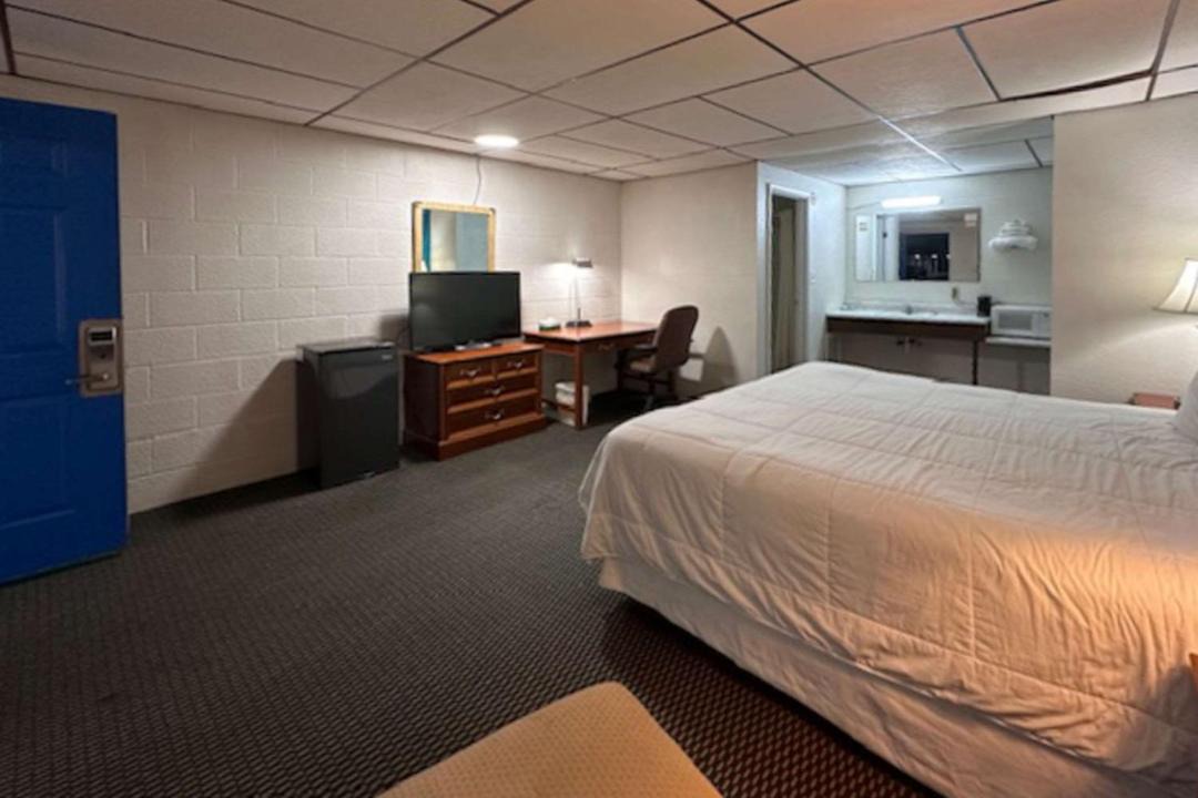 Photo of Bedroom in Flora