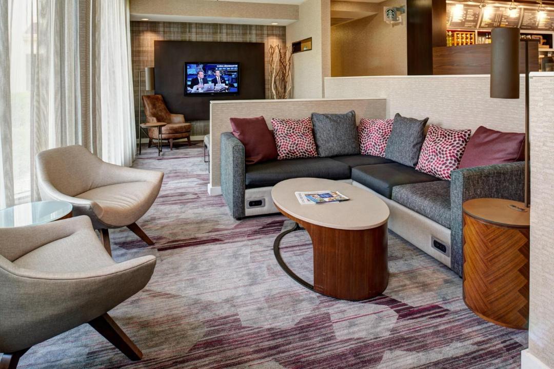 Photo of Livingroom in Oakbrook Terrace