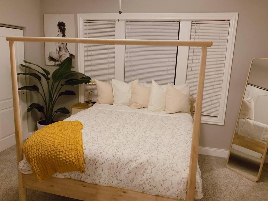 Photo of Bedroom in Greater Grand Crossing