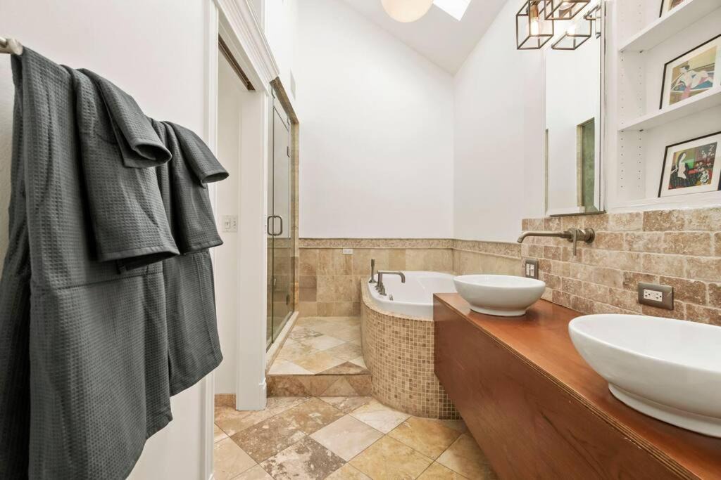 Photo of Bathroom in Roscoe Village