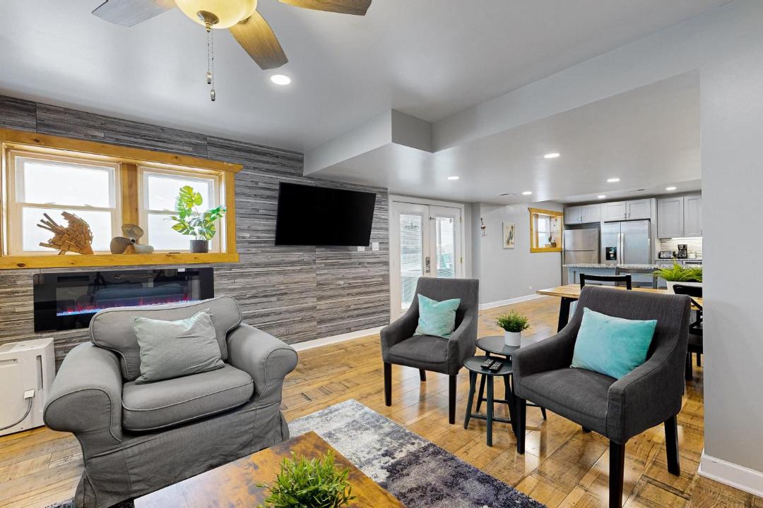 Photo of Livingroom in Channel Lake