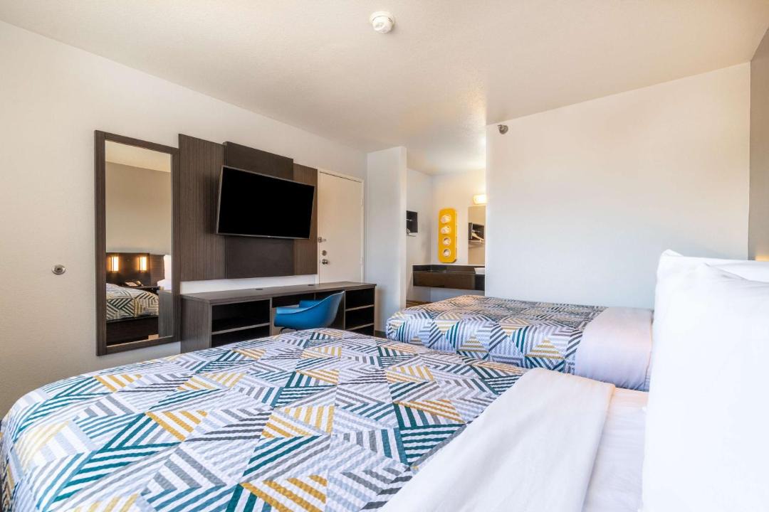 Photo of Bedroom in Rolling Meadows