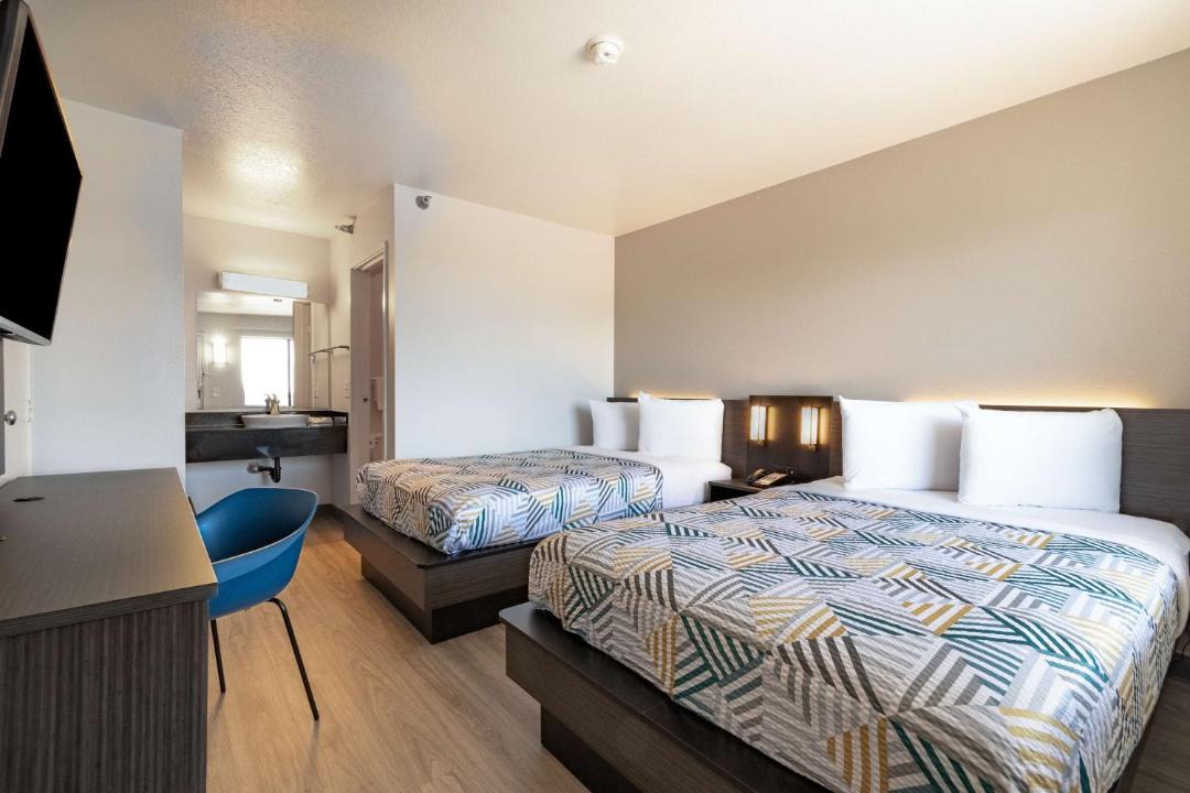 Photo of Bedroom in Rolling Meadows