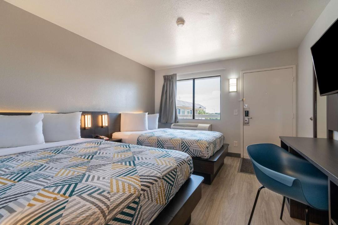 Photo of Bedroom in Rolling Meadows