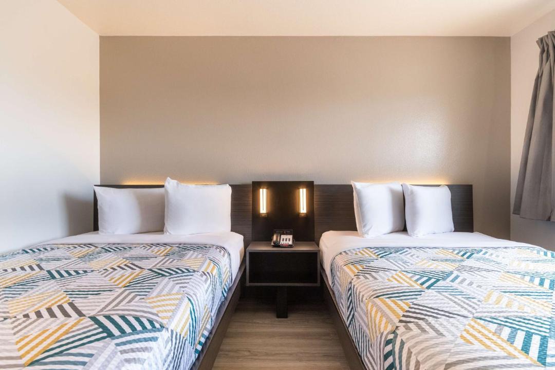 Photo of Bedroom in Rolling Meadows
