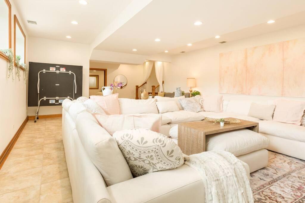 Photo of Livingroom in Glen Ellyn