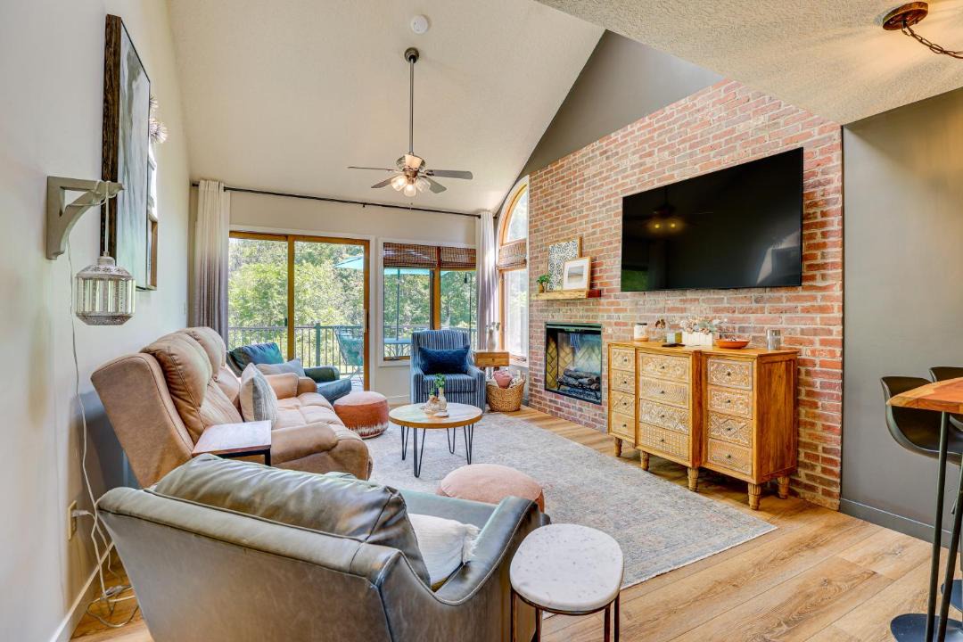 Photo of Livingroom in The Galena Territory