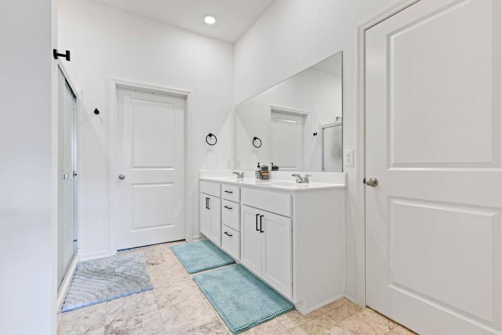 Photo of Bathroom in Solon Mills