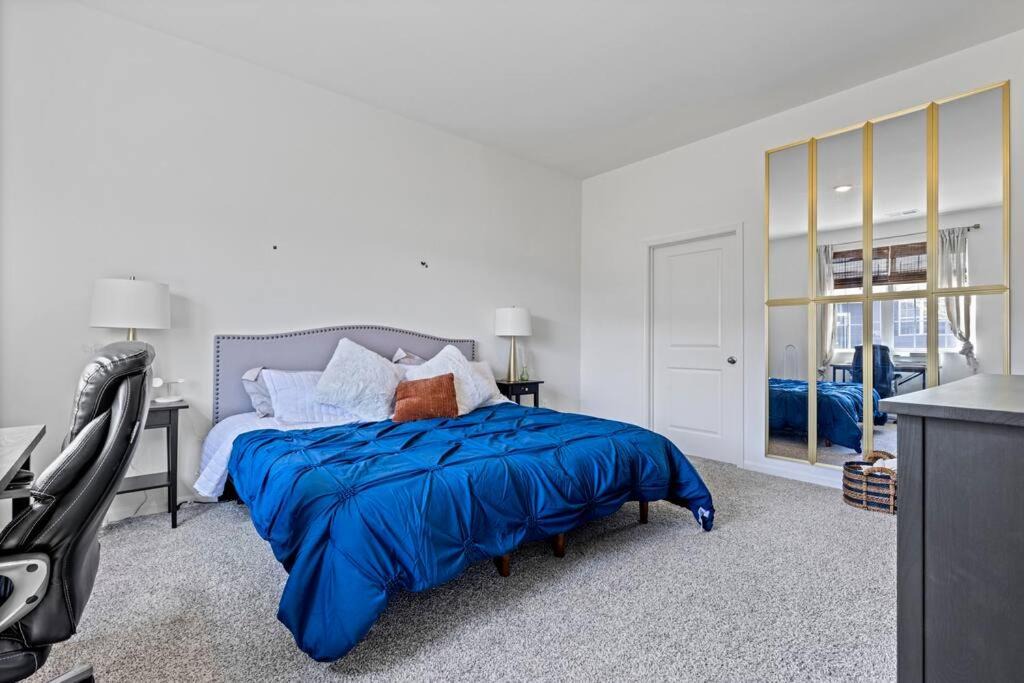 Photo of Bedroom in Solon Mills