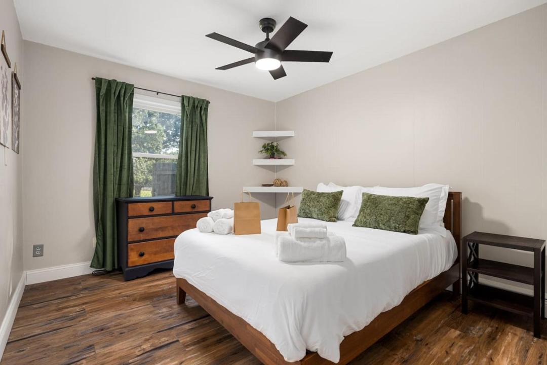 Photo of Bedroom in Groveland