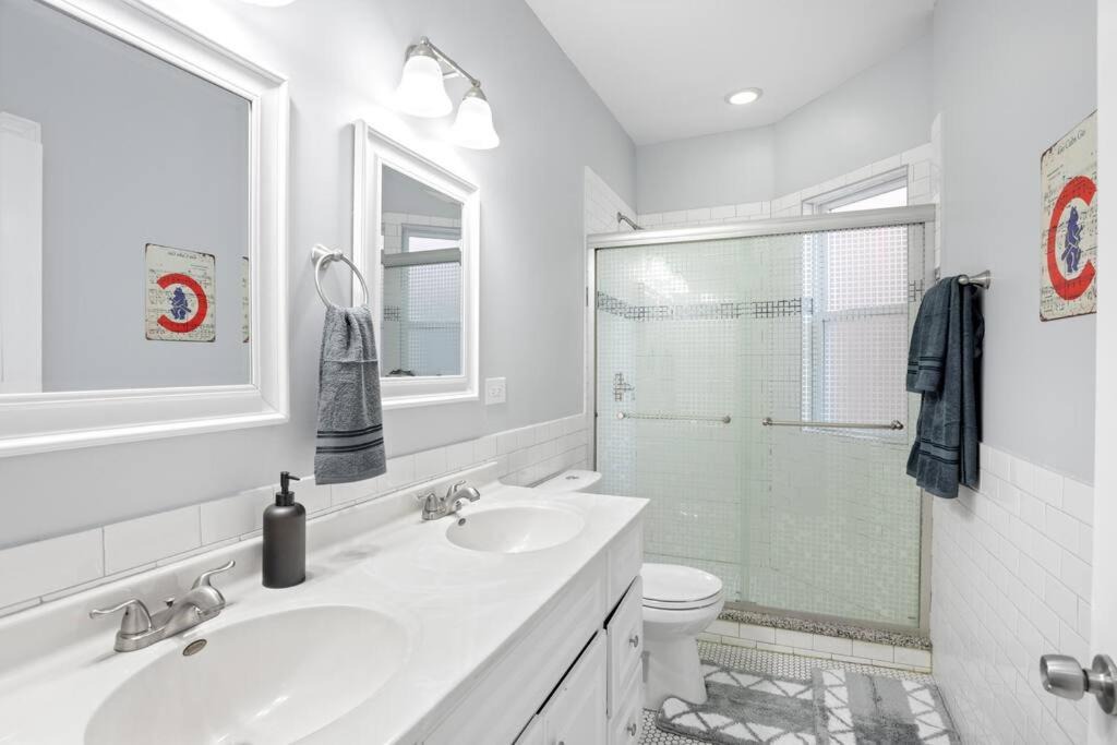 Photo of Bathroom in Wrigleyville