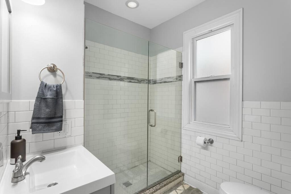 Photo of Bathroom in Wrigleyville