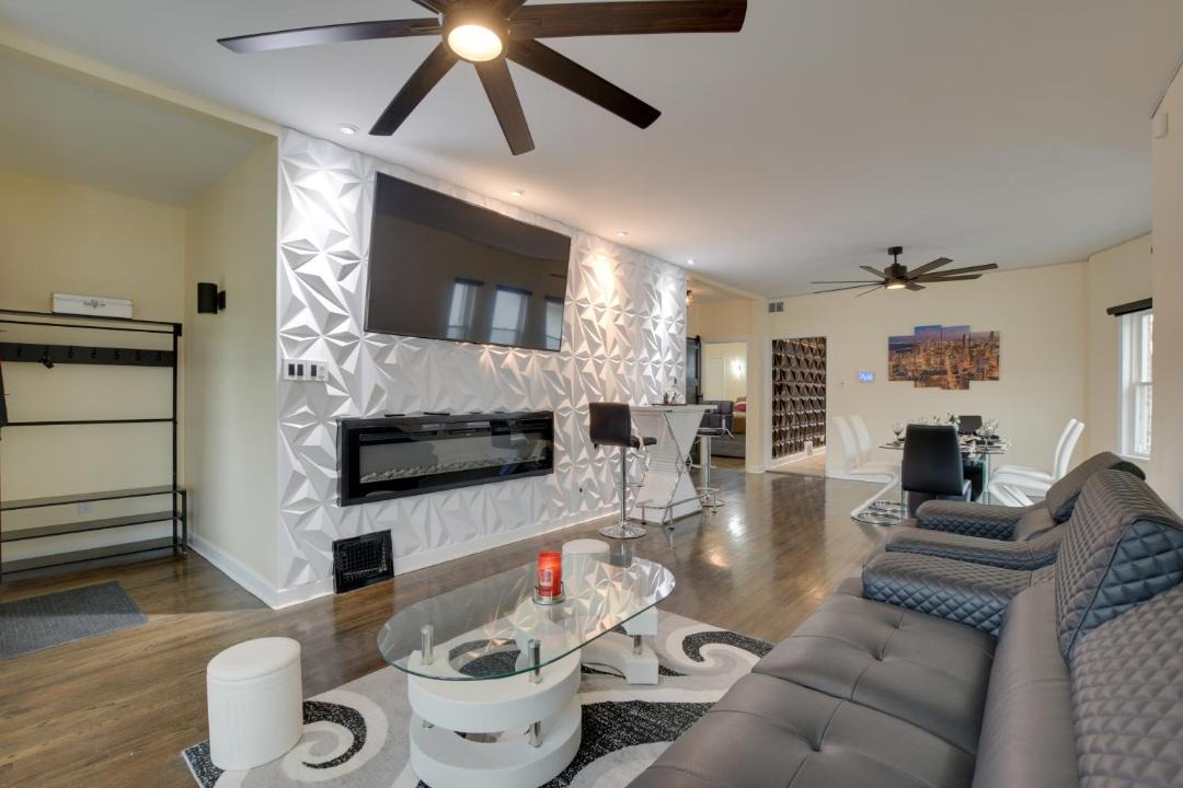 Photo of Livingroom in Maywood