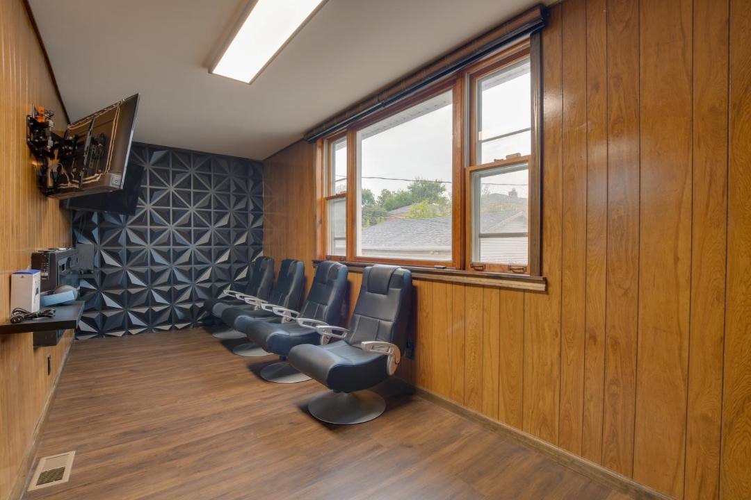 Photo of Livingroom in Maywood