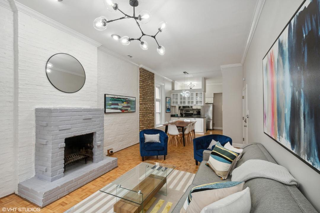Photo of Livingroom in Near North Side