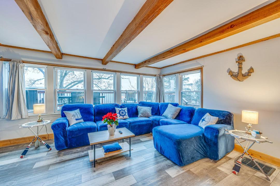 Photo of Livingroom in Fox Lake