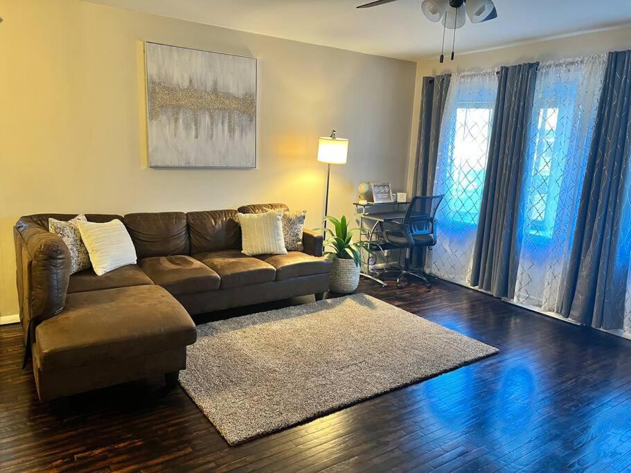 Photo of Livingroom in Orange Prairie