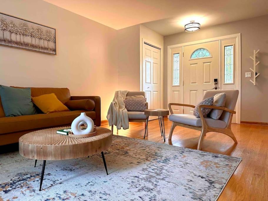 Photo of Livingroom in Streamwood